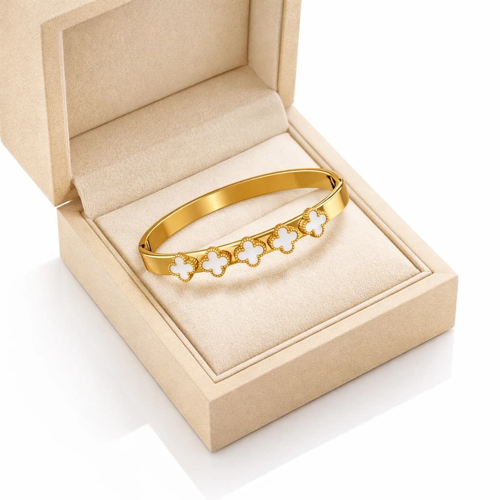 Aurelia Clover Charm Bracelet by Soni De Nakhre β alternate view